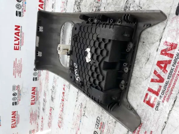 5M0863289A | VW Golf Orta Konsol Bardaklık Çerçevesi VAG