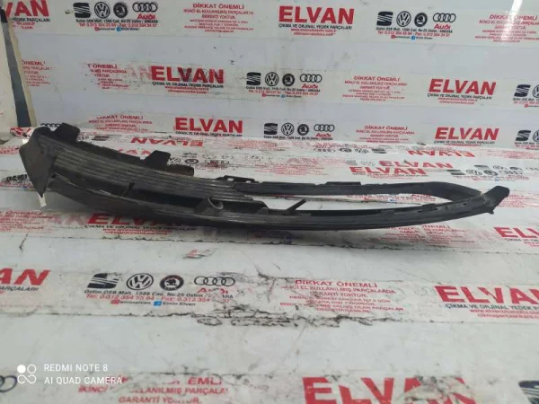 8V3807682A | Audi A3 Sağ Sis Farı Kapağı VAG