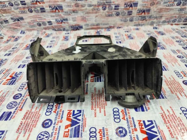 1K0819728E | Orta Havalandırma Izgarası | VW Golf, Jetta VAG