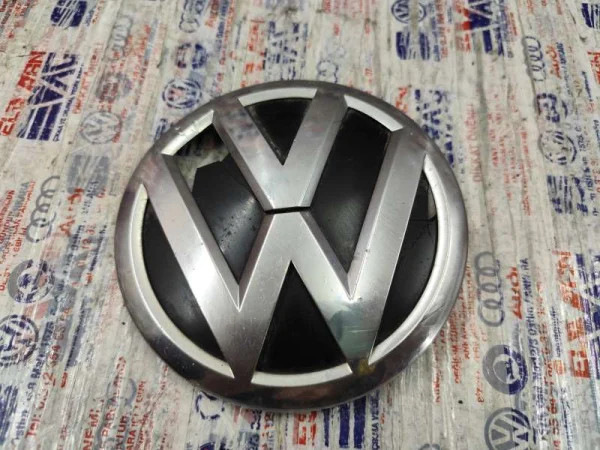 2K5853600 | Ön Panjur Arması | VW Caddy, Tiguan VAG