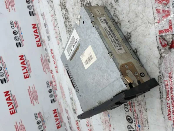 6Y0035156E | Radyo Çalar VAG