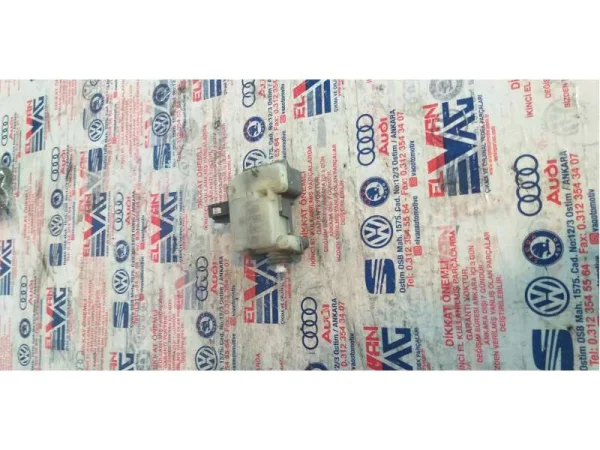 1M5862159C | Bagaj Kilit Motoru VAG