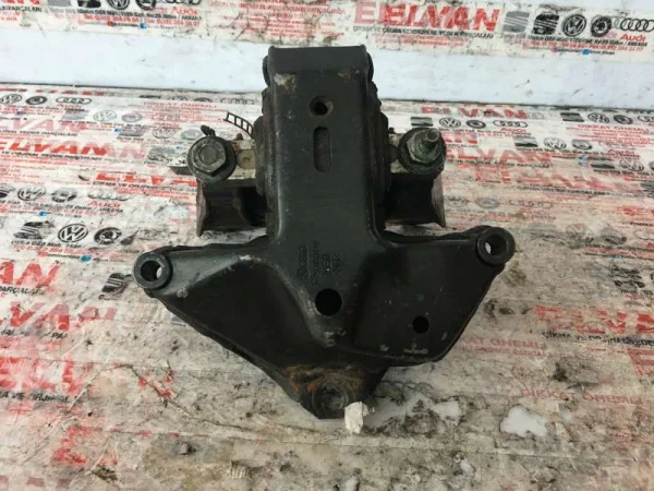8Z0199111F | Şanzıman Takozu VAG