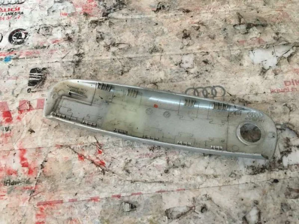 4F2837240 | Audi A6 Kapı Kolu Dış Kapağı VAG