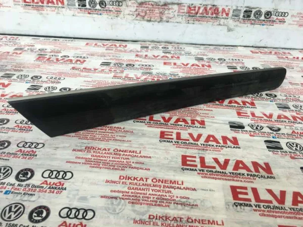 5C6867440C | VW Jetta Sağ Ön Kapı İç Süs Çıtası VAG