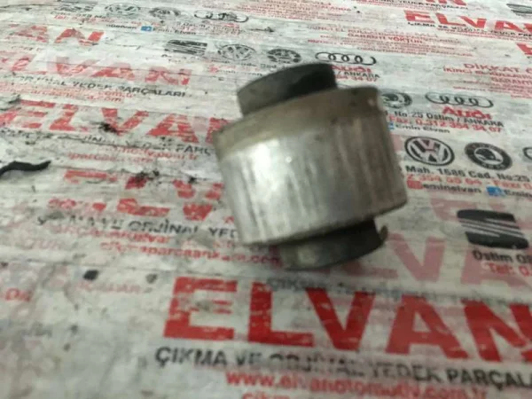 8W0407515 | Audi A4 Salıncak Burcu VAG