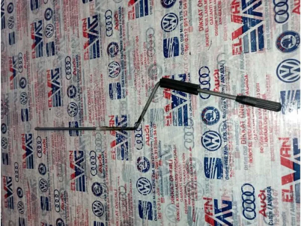 A9067600440 | Sağ Ön Kapı Sabitleme Çubuğu VAG