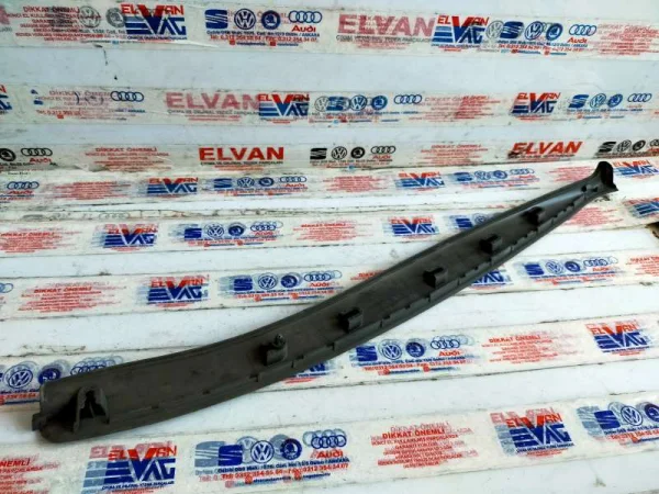 1K4837382B | VW Golf İç Kapı Kolu Çıtası VAG