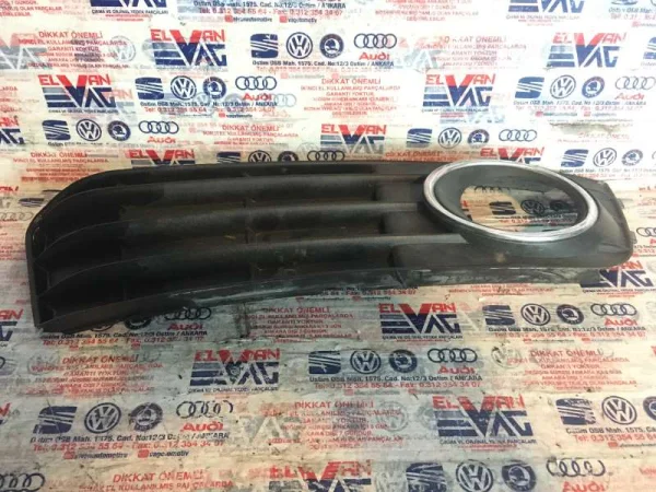8KD807682 | Audi A4 Sağ Sis Farı Çerçevesi VAG