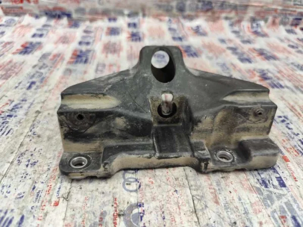 7E0121409A | VW Transporter Genleşme Tankı Bağlantı Braketi VAG