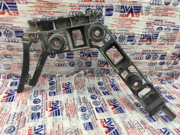 5K6807394 | VW Golf Arka Sağ Tampon Braketi VAG