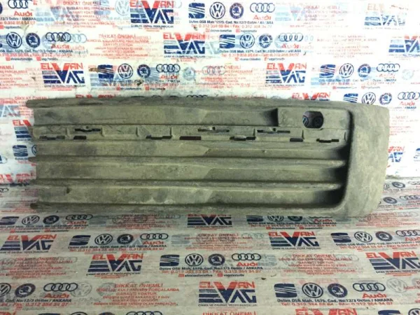 7E5853684 | VW Transporter Sağ Ön Tampon Sis Far Izgarası VAG