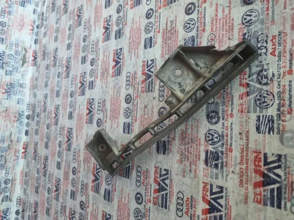 1T0807889B | Sol Ön Tampon Far Altı Braketi | VW Caddy, Touran VAG