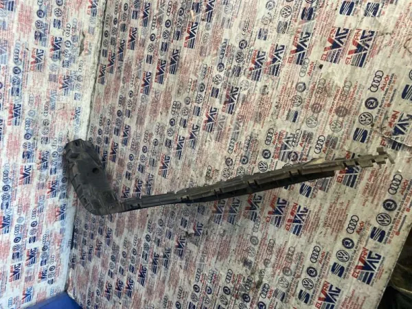 3AE807394A | VW Passat Sağ Arka Tampon Braketi VAG