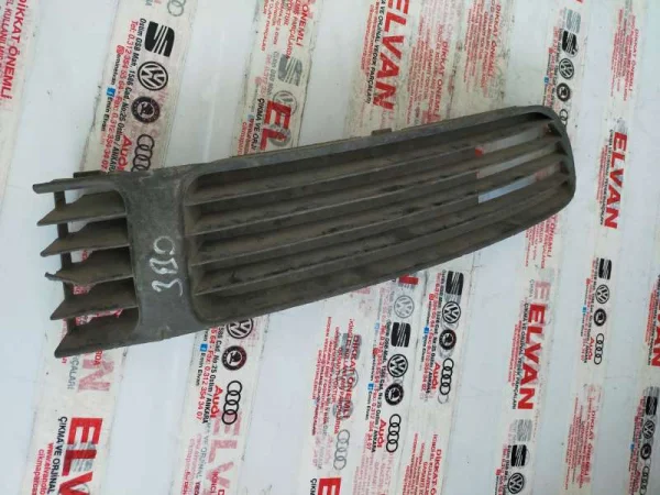 3B0853678 | VW Passat Sağ Ön Tampon Izgarası VAG