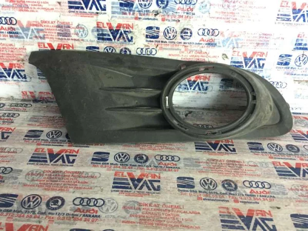 5K0853666 | VW Golf Sağ Sis Farı Kapağı VAG