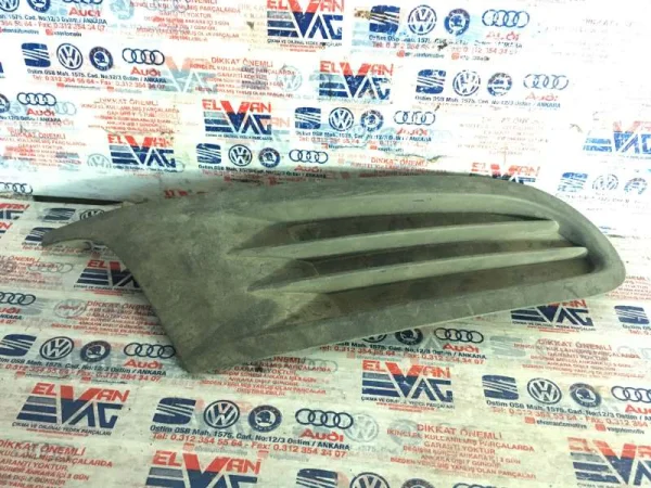 5K0853666A | VW Golf Sağ Sis Farı Kapağı VAG