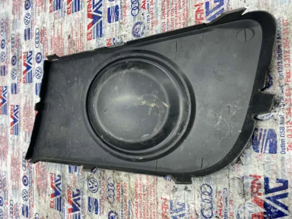2HH807490 | VW Amarok Sağ Sis Farı Çerçevesi VAG