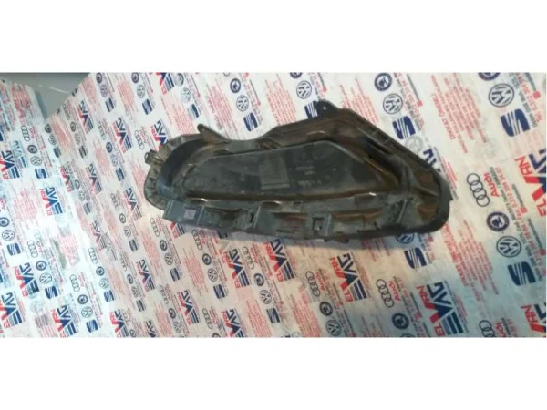 3G0807055A | VW Passat Arka Tampon Çeki Demiri Kapağı VAG