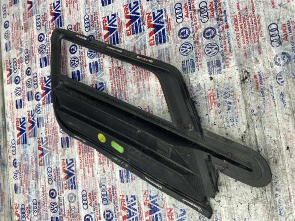 2K5853666C | VW Caddy Sağ Sis Far Kapağı VAG