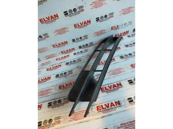 4L0807682 | Audi Q7 Sağ Sis Farı Kapağı VAG