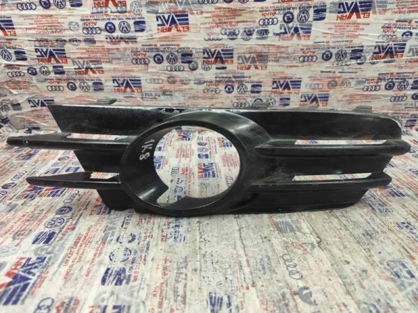1K8853666C | VW Scirocco Sağ Sis Çerçevesi VAG