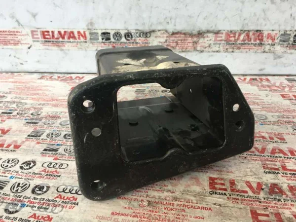 8K0803351 | Ön Sol Şasi Bağlantı Braketi | Audi A4, A5 VAG