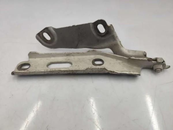 8V0823302 | Audi A3 Sağ Kaput Menteşesi VAG