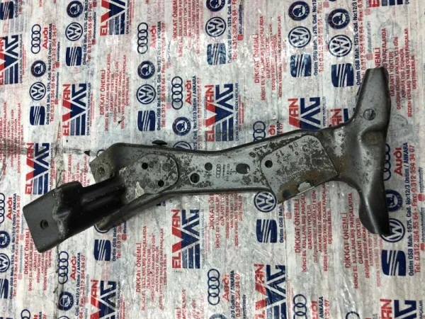 8V0821135A | Sol Ön Çamurluk Bağlantı Sacı VAG