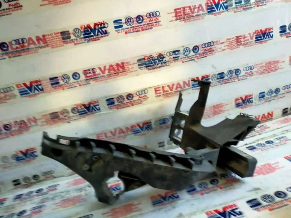 8K0805608B | Audi A4 Sağ Far Alt Braketi VAG