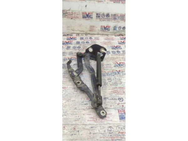8D5827302C | VW Passat Sağ Bagaj Kapağı Menteşesi VAG