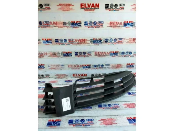 3B0853666L | VW Passat Sağ Sis Farı Çerçevesi VAG