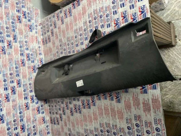 5C6863459H | VW Jetta Bagaj Kilit Koruma Paneli VAG