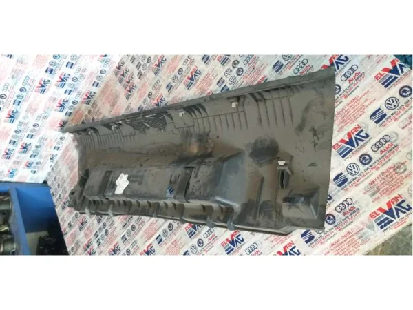 5C6863459C | VW Jetta Bagaj Kilit Kaplaması VAG
