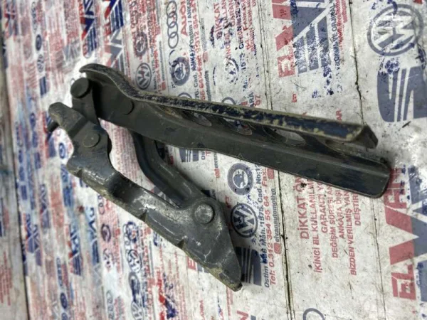 1Z0823301C | Skoda Octavia Kaput Menteşesi VAG
