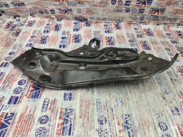 2G0805931B | Sol Far Bağlantı Braketi VAG