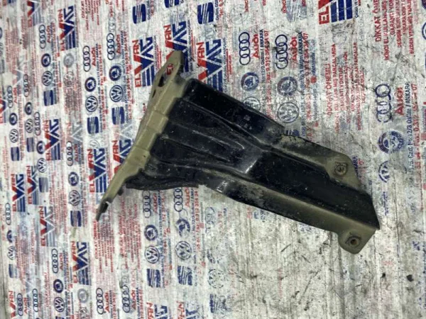 1T0821136B | VW Touran Sağ Ön Çamurluk Bağlantı Braketi VAG