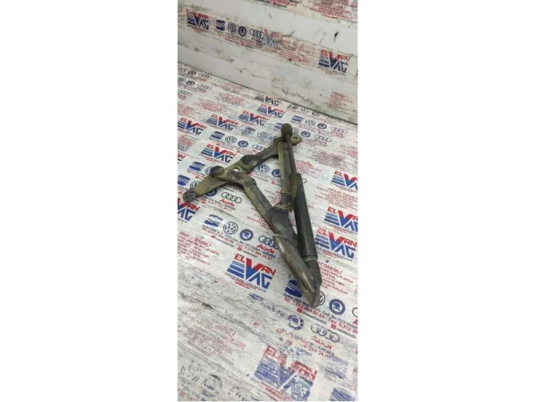 8D5827301C | VW Passat Sol Bagaj Kapağı Menteşesi VAG