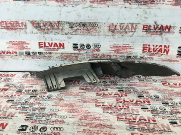 8P3807096R | Sağ Ön Tampon Bağlantı Ayağı VAG