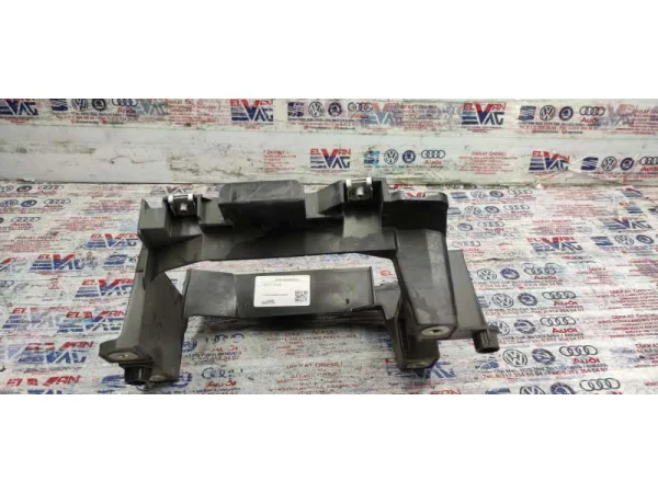 8V0863531 | Orta Konsol Braketi | Audi A3, RS 3 VAG