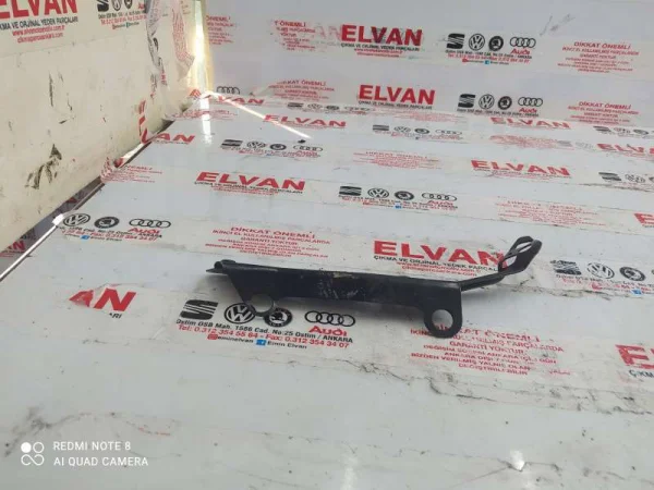 8V0821091 | Audi A3 Sol Ön Çamurluk Braketi VAG