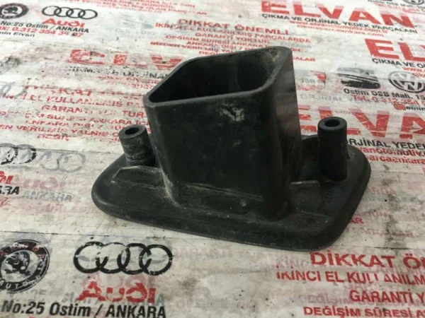 8E0807788B | Audi A4 Sağ Far Yıkama Kapağı VAG