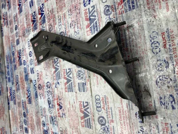 8R0821135 | Audi Q5 Sol Çamurluk Bağlantı Sacı VAG