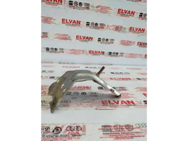 1Q0821135 | VW Eos Çamurluk Bağlantı Braketi VAG