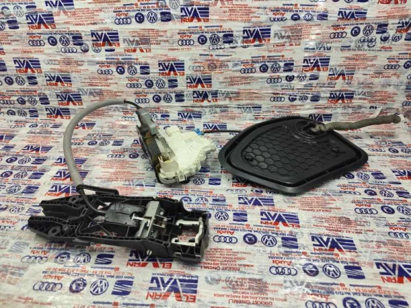 8V4837915A | Sol Ön Kapı İç Kilit Erişim Kapağı | Audi A3, RS 3 VAG