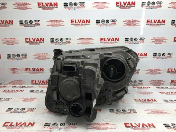 2H3941006 | VW Amarok Sağ Far VAG