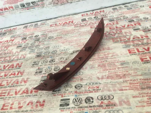 16D945106 | Sağ Arka Tampon Reflektörü VAG