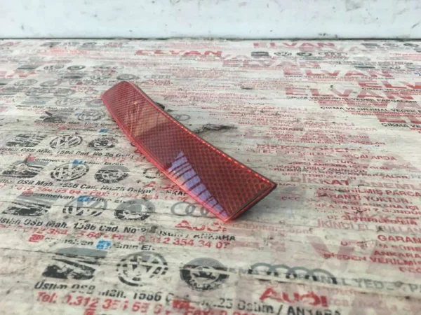 16D945106A | Arka Tampon Reflektörü VAG
