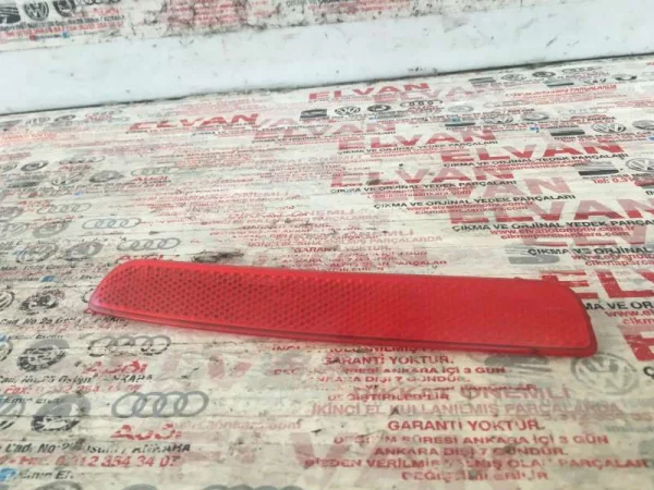 1K5945106 | VW Jetta Arka Tampon Sağ Reflektörü VAG