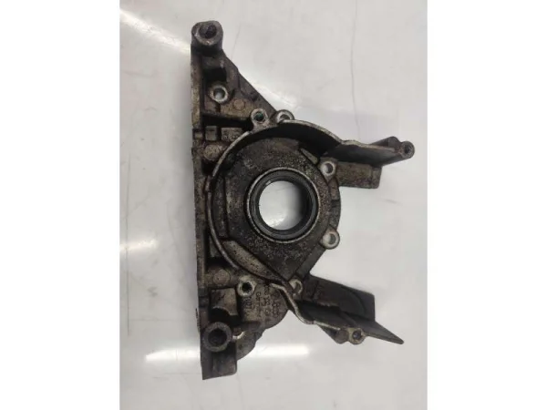 038103153A | Audi A3 Krank Keçe Kapağı VAG